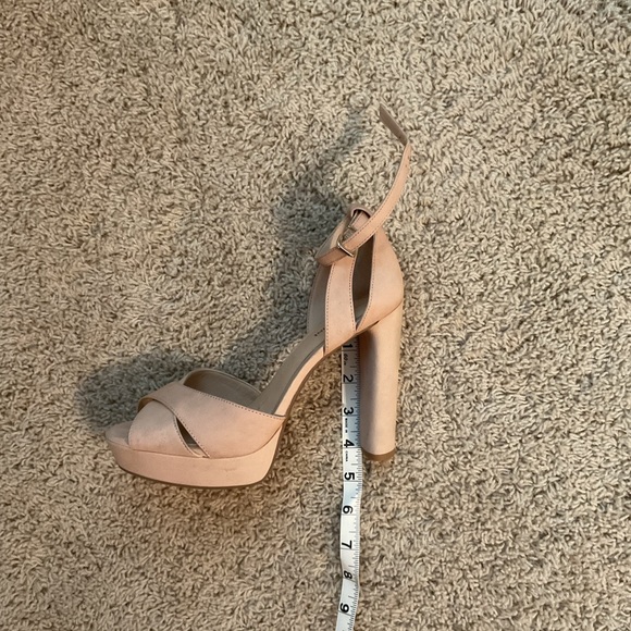 Gianni Bini nude colored heels - size 8.5M - Picture 6 of 6